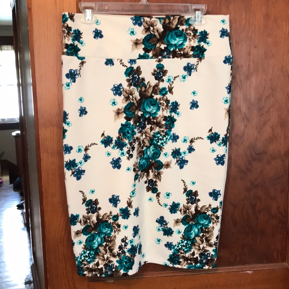 Large Gorgeous LuLaRoe Cassie Pencil Skirt
